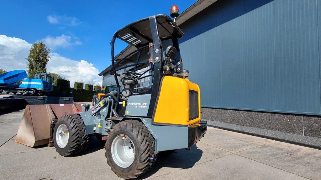 Giant D332