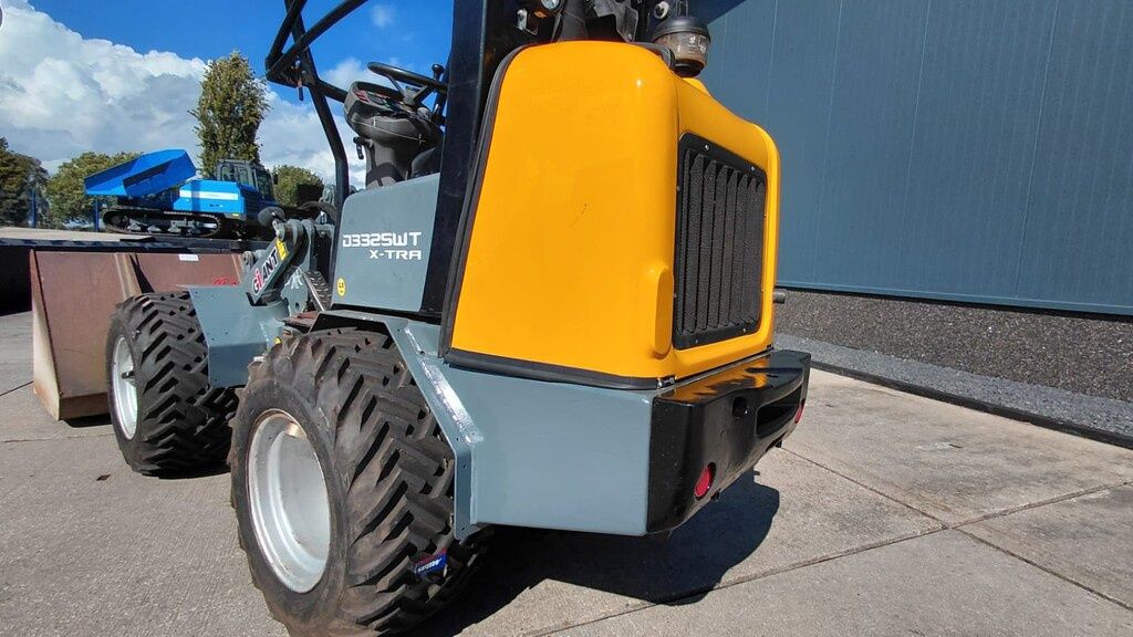 Giant D332