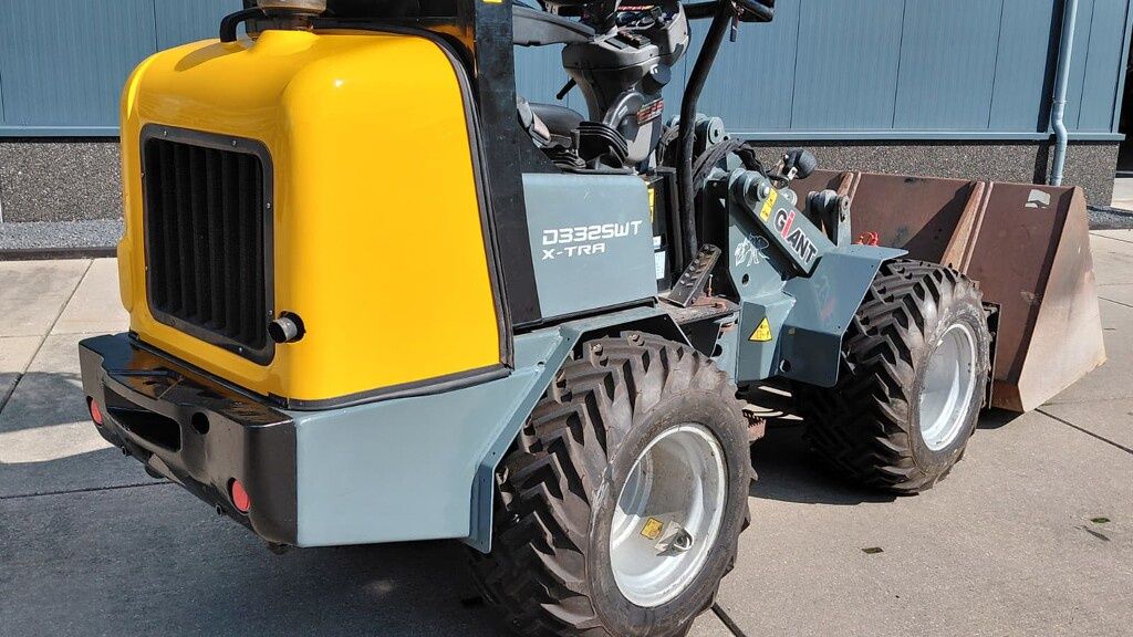 Giant D332