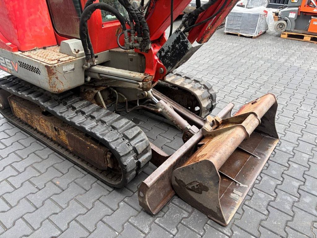 Rupsgraafmachine Yanmar B25V Diesel 14kW 2004