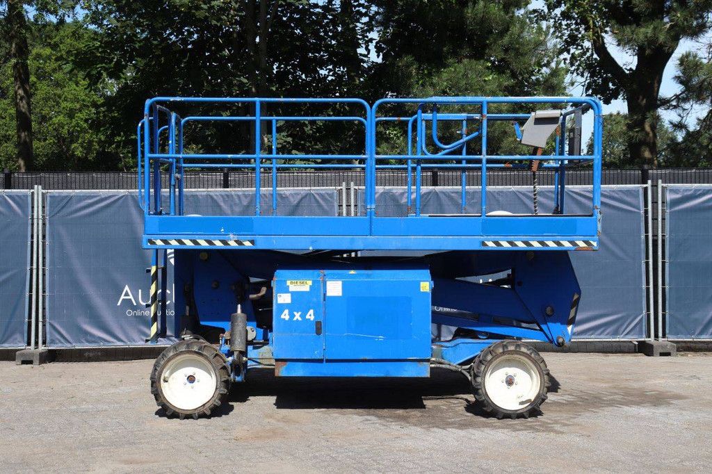 Scherenarbeitsbühne UpRight SL26SL Plus Diesel 680 kg 10 m