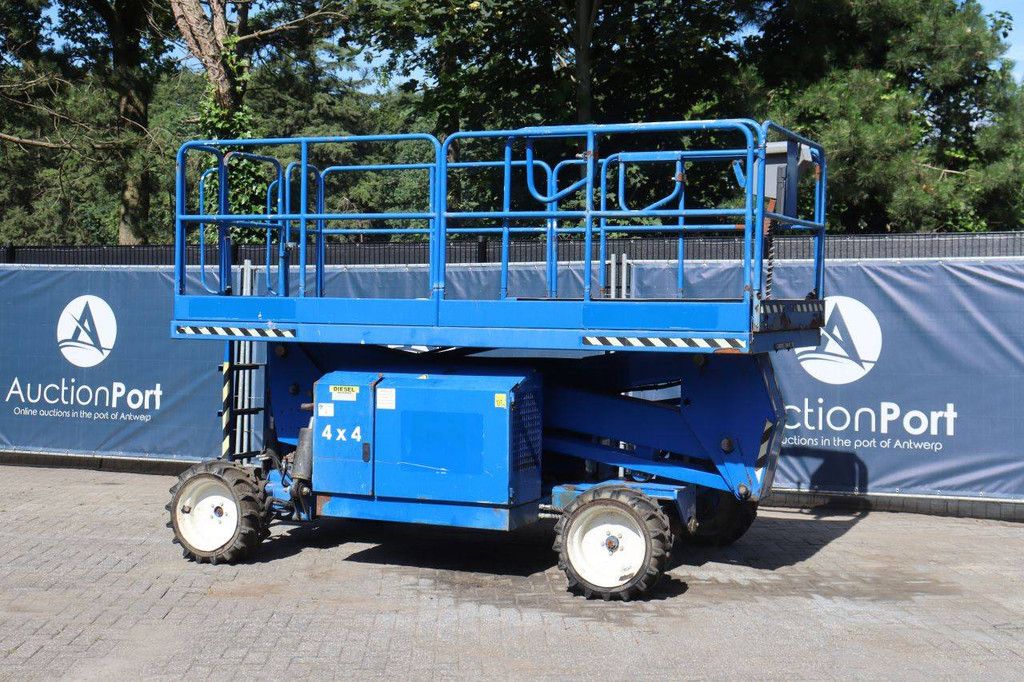 Scherenarbeitsbühne UpRight SL26SL Plus Diesel 680 kg 10 m