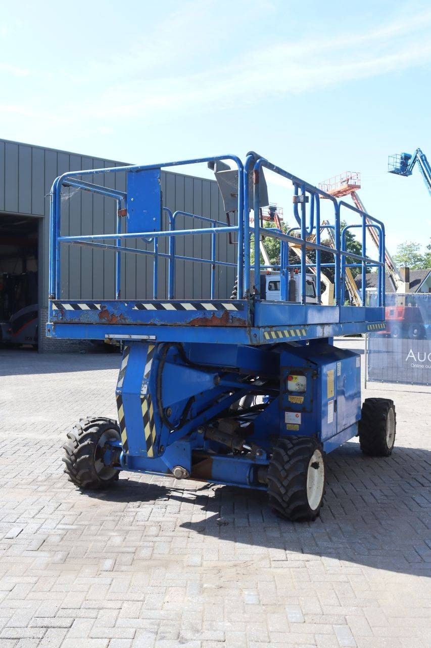 Scherenarbeitsbühne UpRight SL26SL Plus Diesel 680 kg 10 m