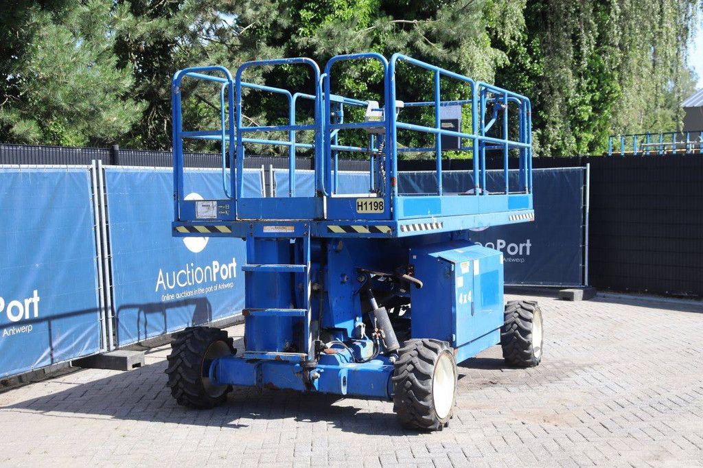 Scherenarbeitsbühne UpRight SL26SL Plus Diesel 680 kg 10 m