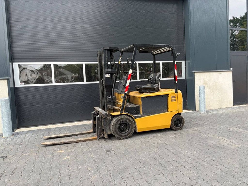 Caterpillar EP25K Elektrogabelstapler 2500 kg 4,75 m 2009