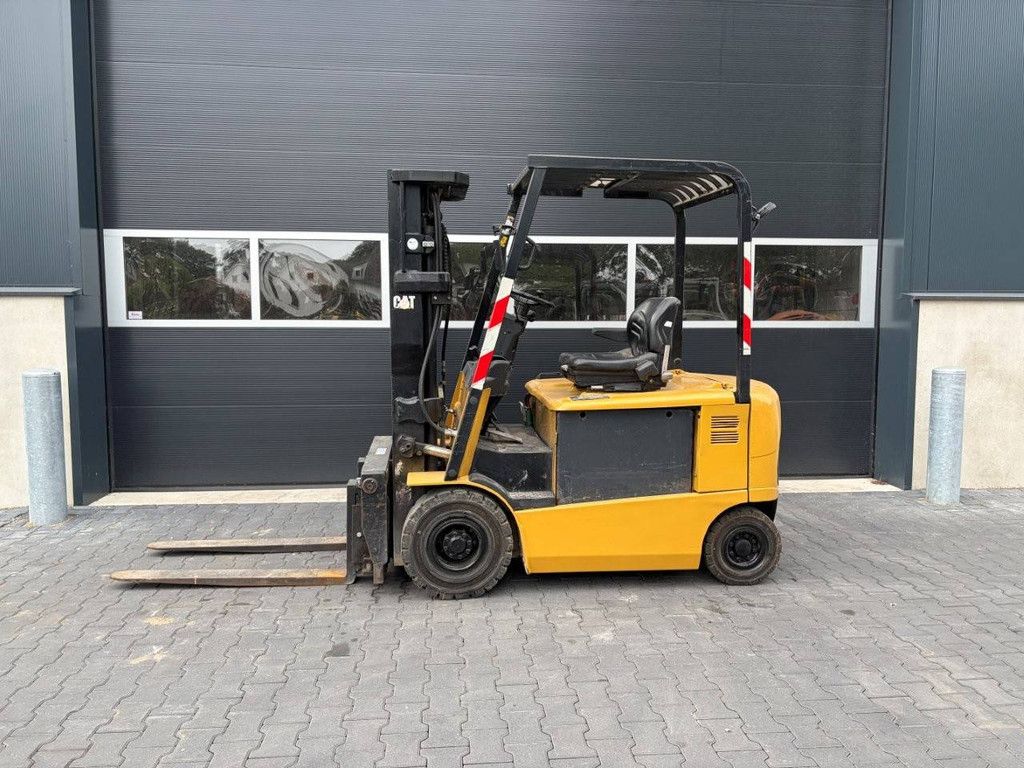 Caterpillar EP25K Elektrogabelstapler 2500 kg 4,75 m 2009