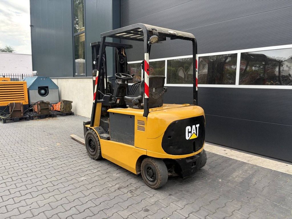Caterpillar EP25K Elektrogabelstapler 2500 kg 4,75 m 2009