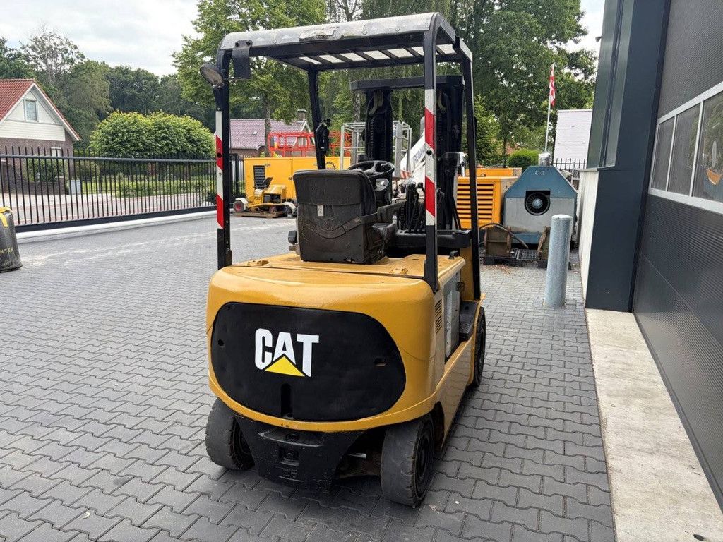 Caterpillar EP25K Elektrogabelstapler 2500 kg 4,75 m 2009