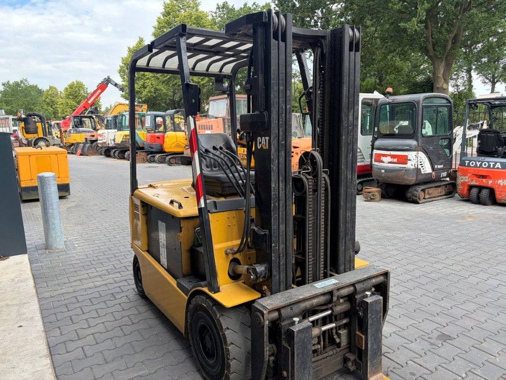 Caterpillar EP25K Elektrogabelstapler 2500 kg 4,75 m 2009