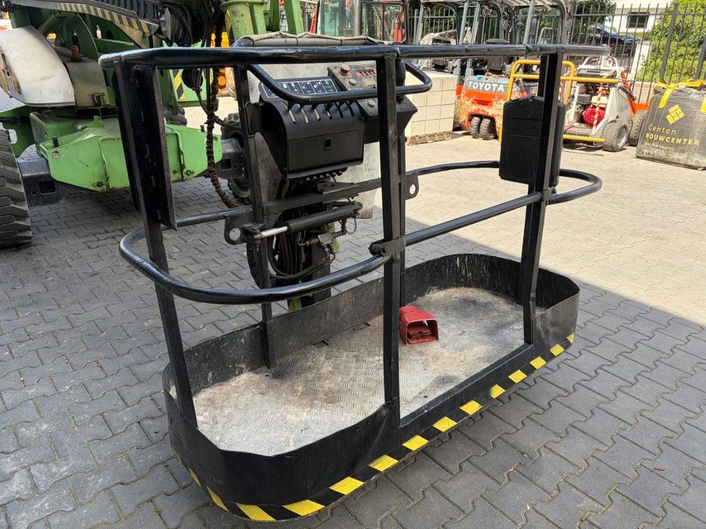 Articulating boom lift Niftylift HR21D 4x4 Diesel 225kg 20.8m 2005