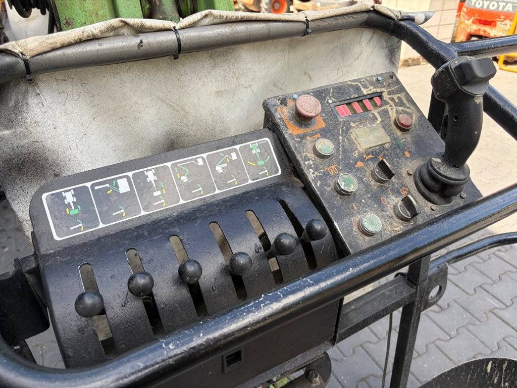 Articulating boom lift Niftylift HR21D 4x4 Diesel 225kg 20.8m 2005