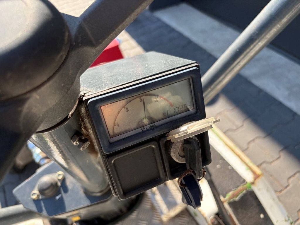 Weedtrac Diesel-Geräteträger mit verschiedenen Anbaugeräten