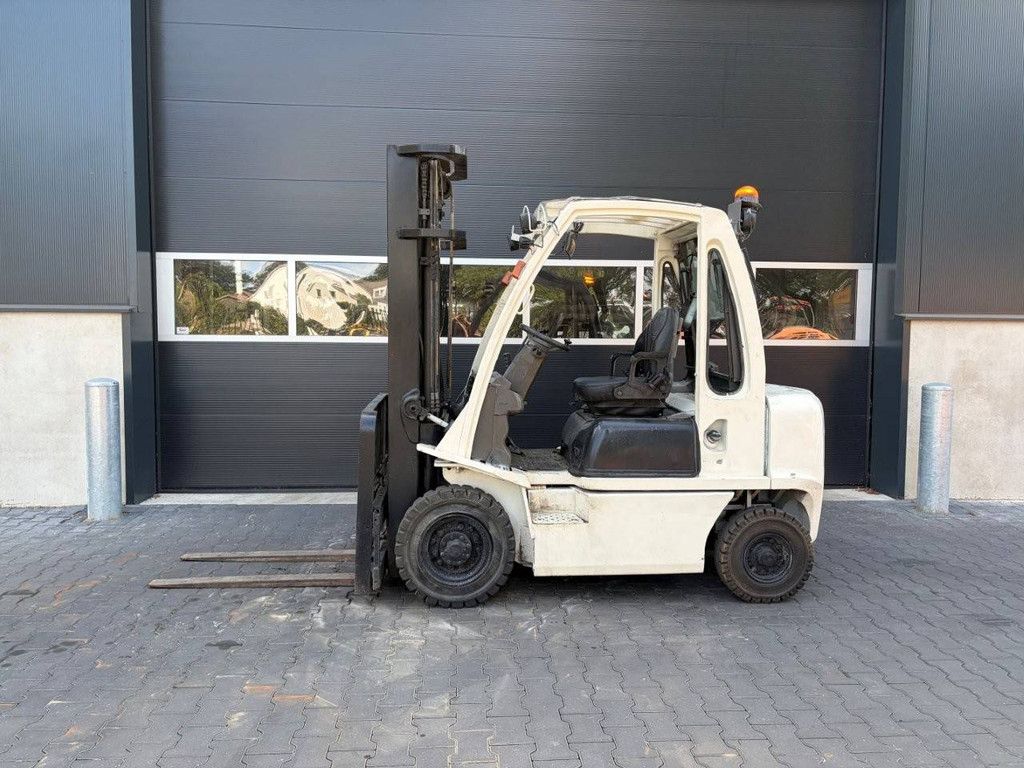 UniCarriers Gabelstapler Y1D2A25Q Diesel 1700 kg 5,5 m 2017