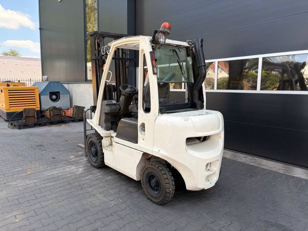 UniCarriers Gabelstapler Y1D2A25Q Diesel 1700 kg 5,5 m 2017