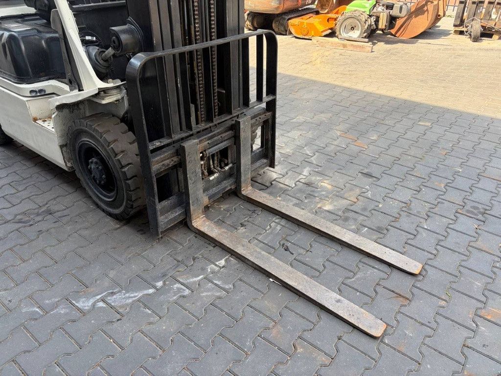 UniCarriers Gabelstapler Y1D2A25Q Diesel 1700 kg 5,5 m 2017