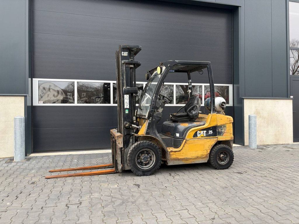 Gabelstapler Caterpillar GP25N LPG 2500kg 2011