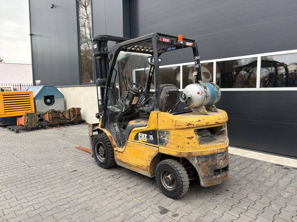 Gabelstapler Caterpillar GP25N LPG 2500kg 2011