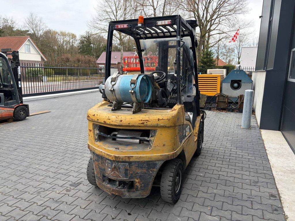 Gabelstapler Caterpillar GP25N LPG 2500kg 2011