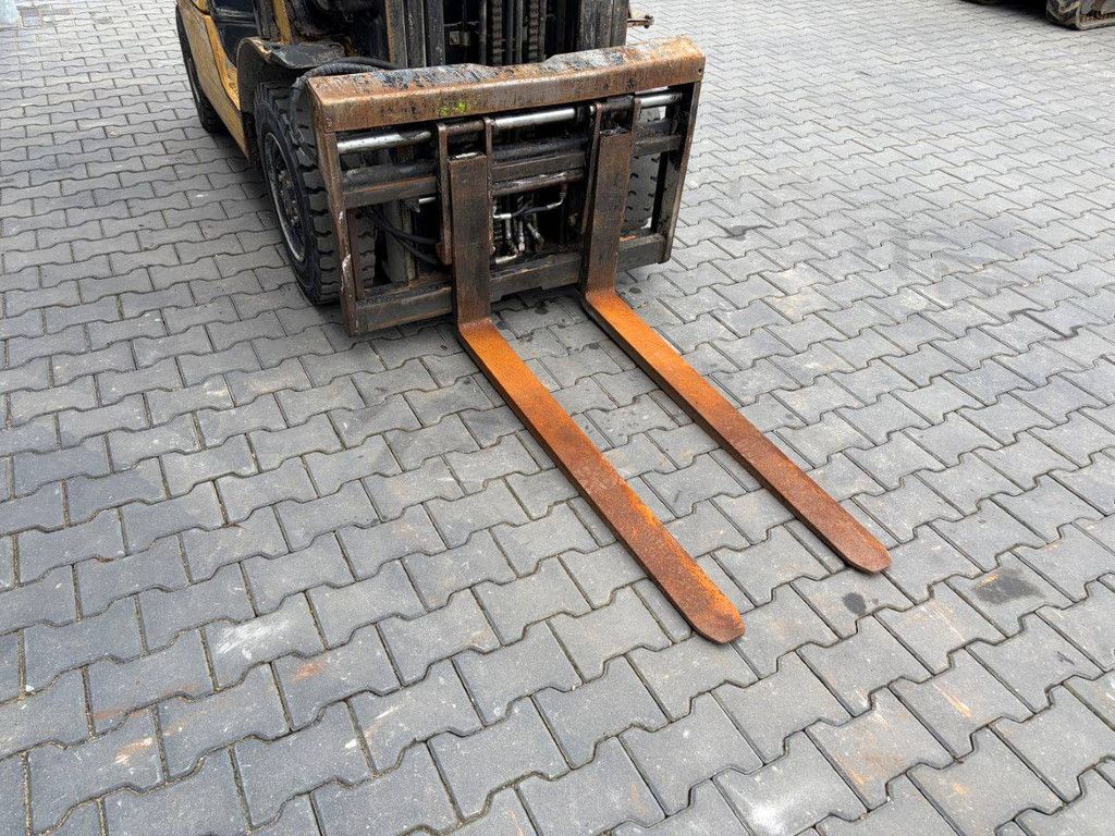Gabelstapler Caterpillar GP25N LPG 2500kg 2011