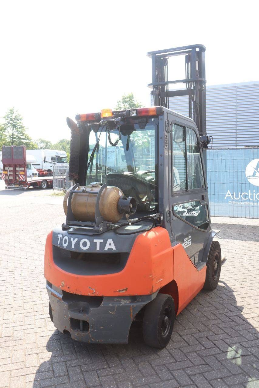 Toyota Gabelstapler 028FGF25 LPG 2500kg 5,0m 2012