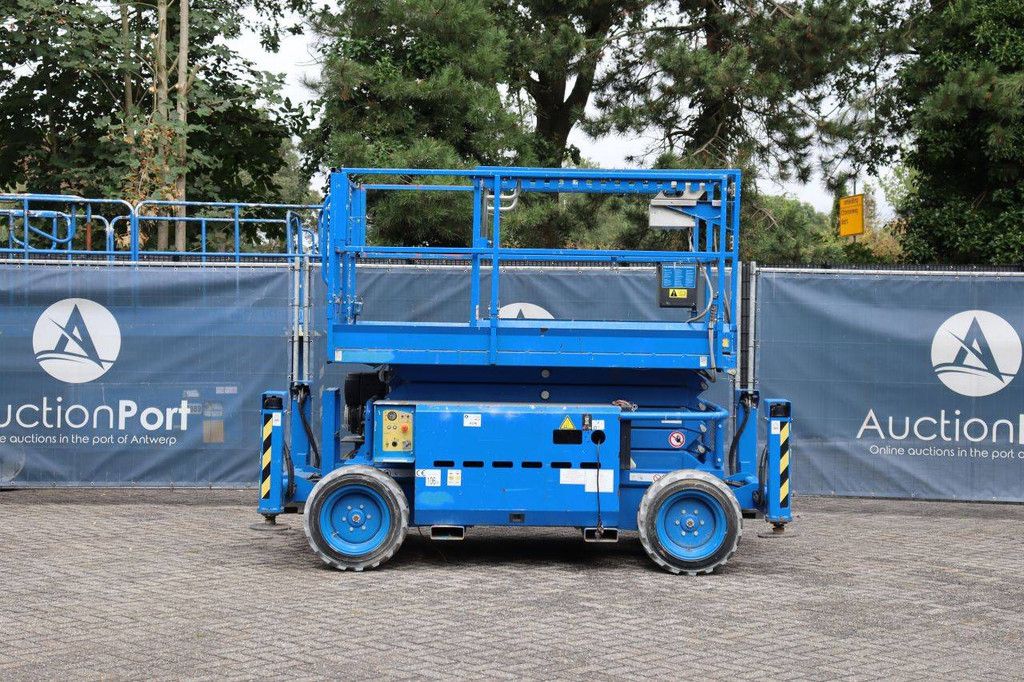 Skyjack SJ6832RTE Scherenbühne Elektro+Diesel 454 kg 11,7 m 2017