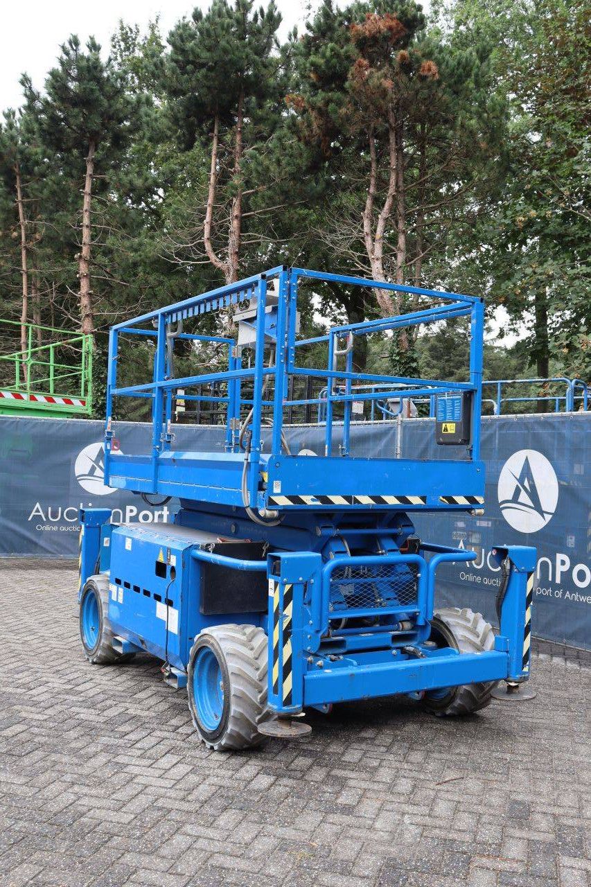 Skyjack SJ6832RTE Scherenbühne Elektro+Diesel 454 kg 11,7 m 2017