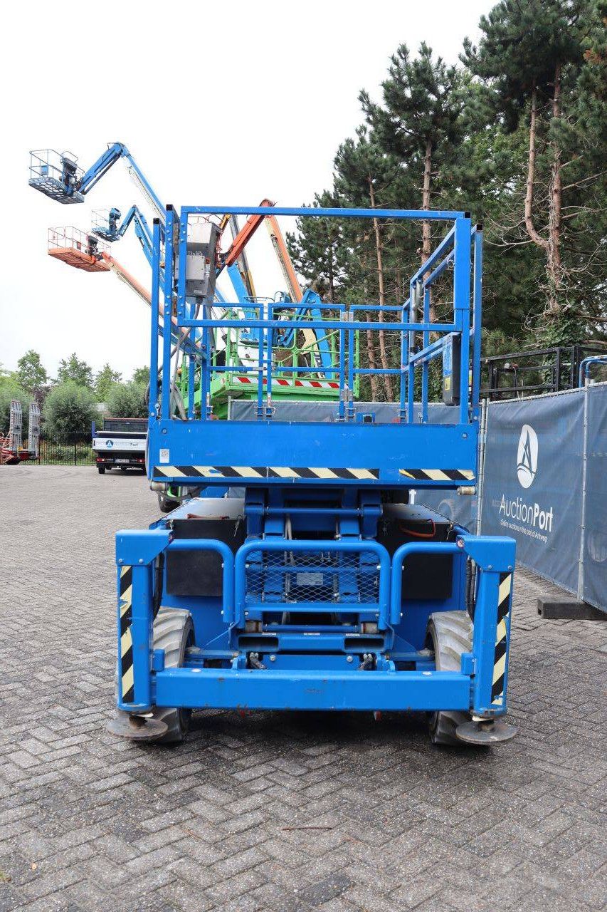 Skyjack SJ6832RTE Scherenbühne Elektro+Diesel 454 kg 11,7 m 2017