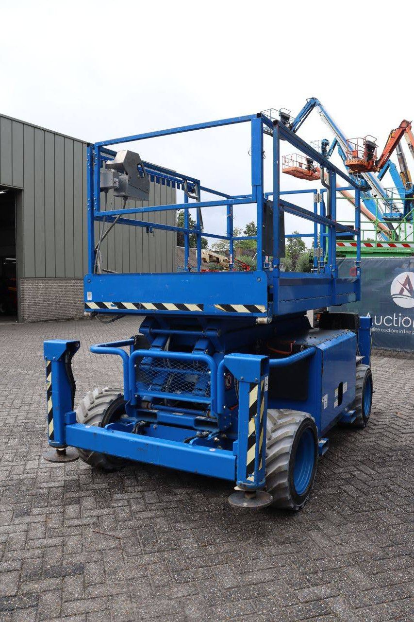 Skyjack SJ6832RTE Scherenbühne Elektro+Diesel 454 kg 11,7 m 2017