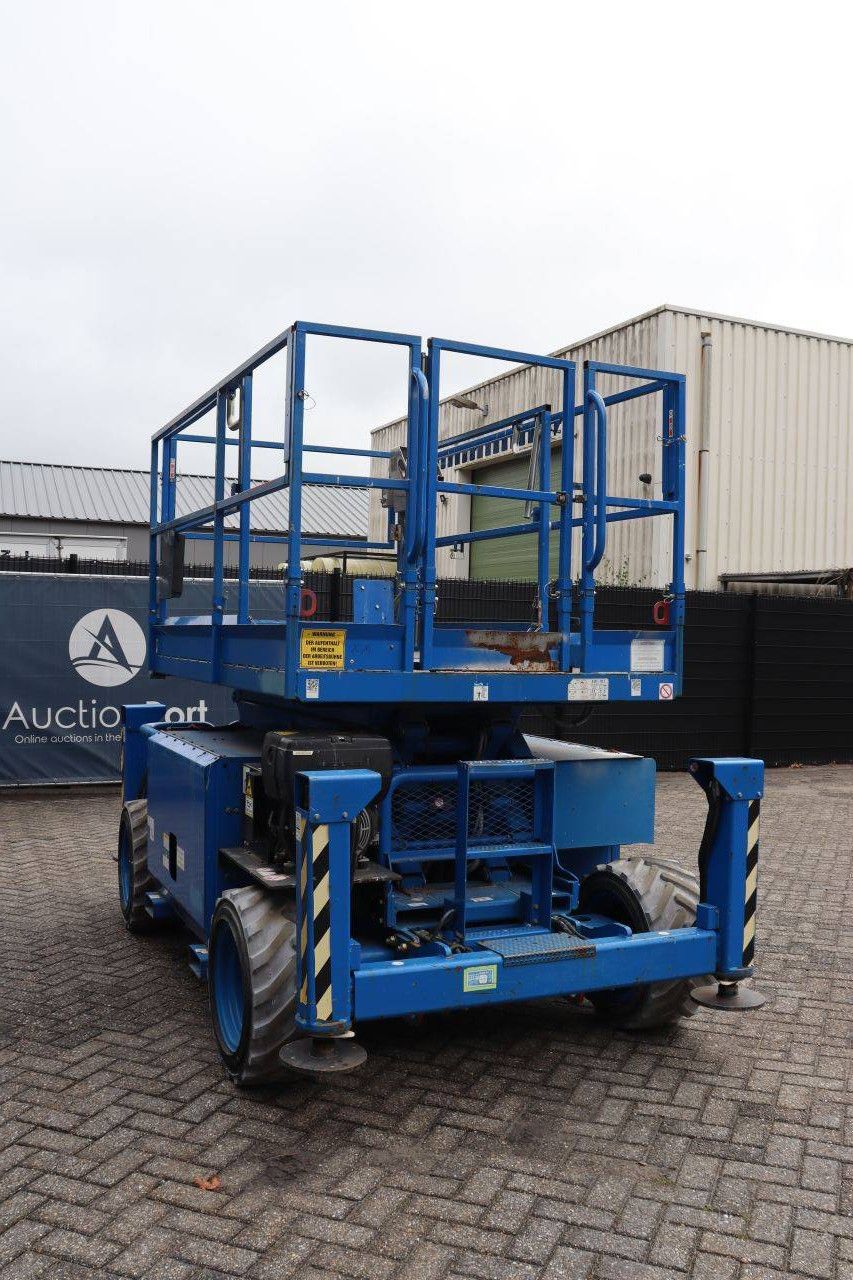 Skyjack SJ6832RTE Scherenbühne Elektro+Diesel 454 kg 11,7 m 2017