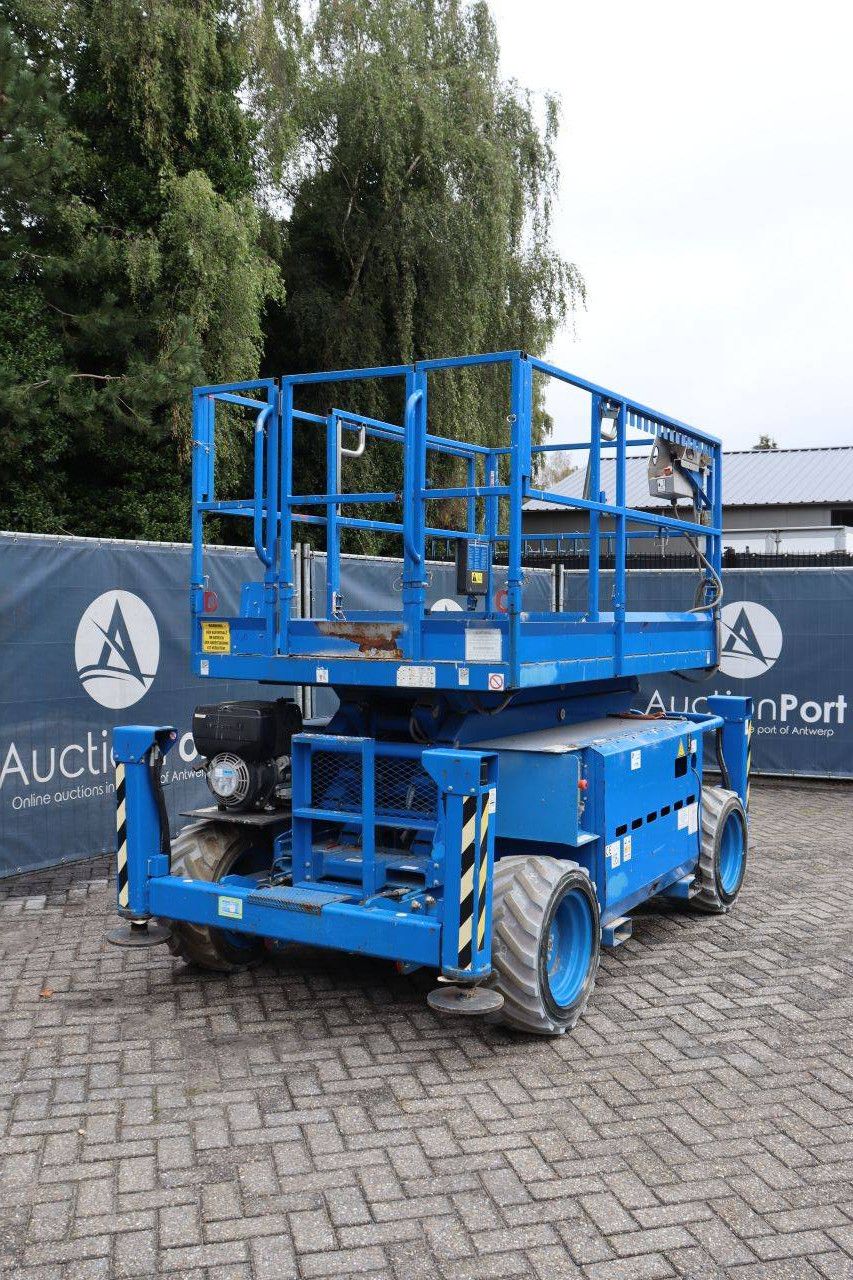 Skyjack SJ6832RTE Scherenbühne Elektro+Diesel 454 kg 11,7 m 2017