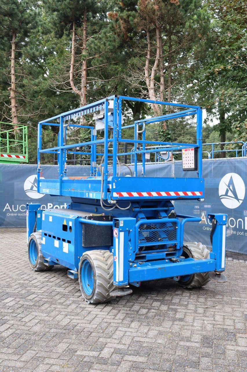 Skyjack SJ6832RTE Scherenbühne Elektro+Diesel 454 kg 11,7 m 2017