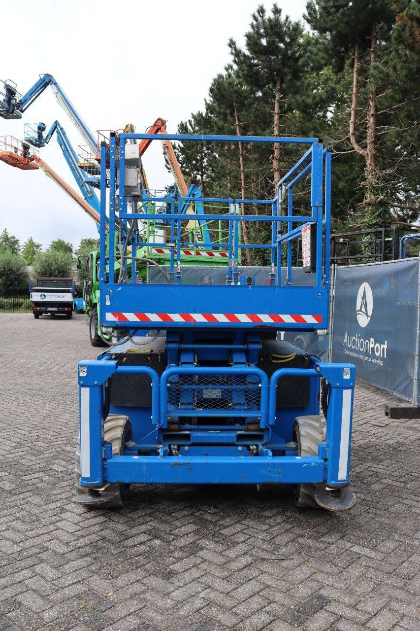 Skyjack SJ6832RTE Scherenbühne Elektro+Diesel 454 kg 11,7 m 2017