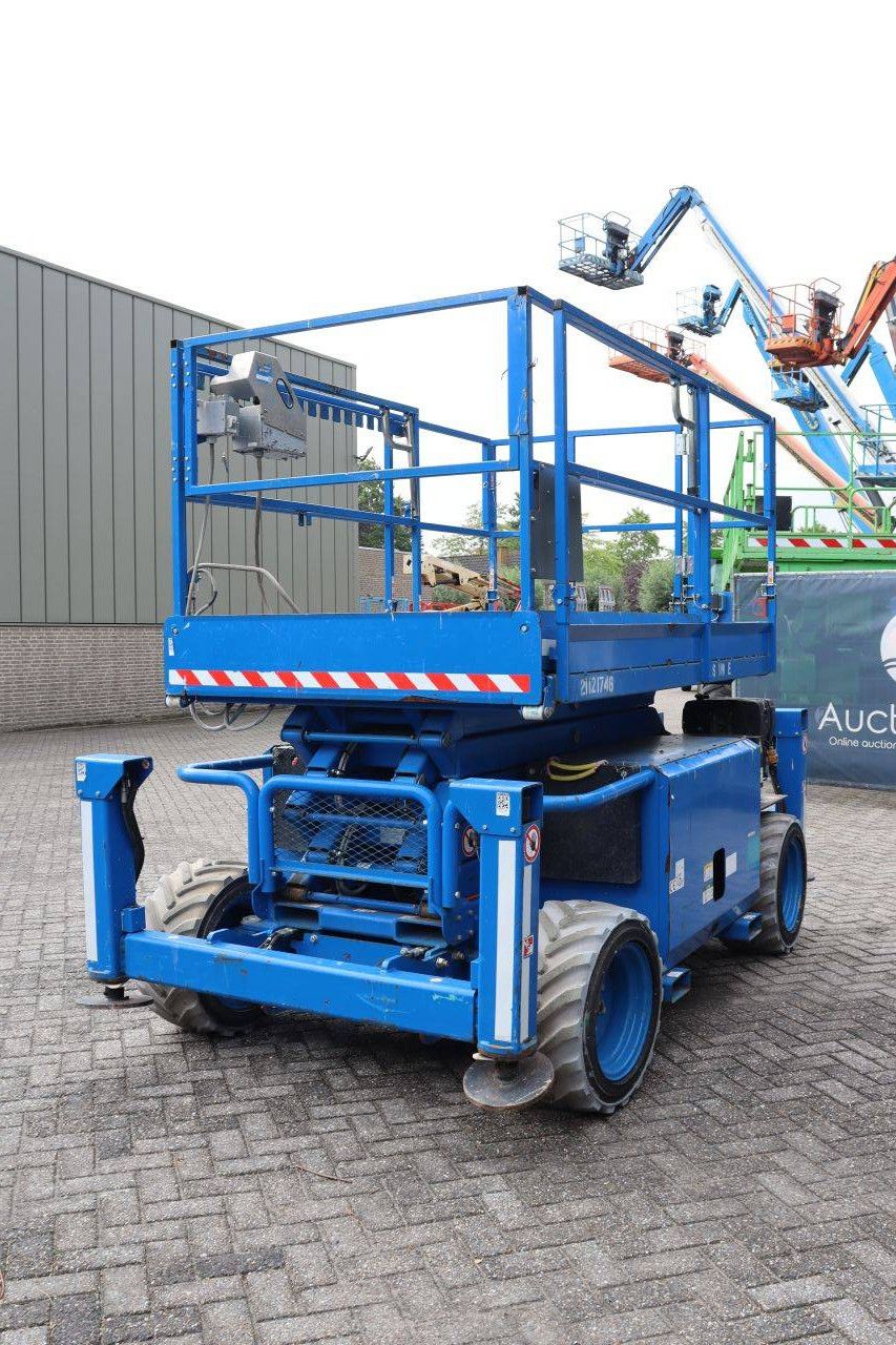 Skyjack SJ6832RTE Scherenbühne Elektro+Diesel 454 kg 11,7 m 2017