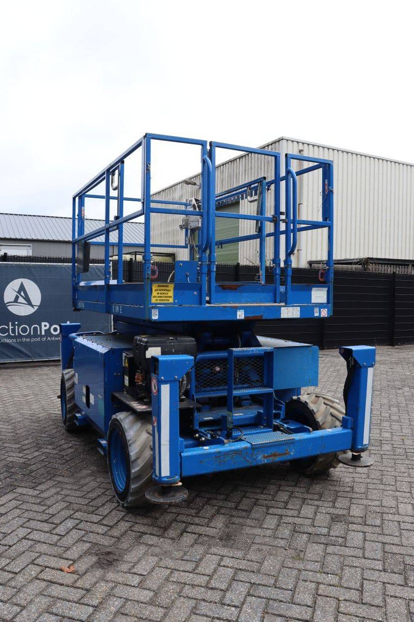 Skyjack SJ6832RTE Scherenbühne Elektro+Diesel 454 kg 11,7 m 2017
