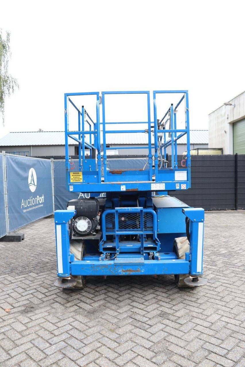Skyjack SJ6832RTE Scherenbühne Elektro+Diesel 454 kg 11,7 m 2017
