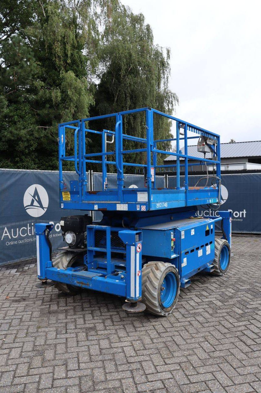 Skyjack SJ6832RTE Scherenbühne Elektro+Diesel 454 kg 11,7 m 2017