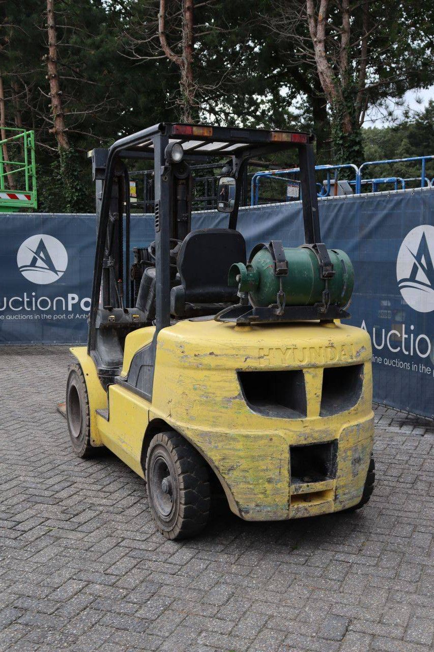 Forklift Hyundai 33L-7A LPG 3000kg 4.7m 2011