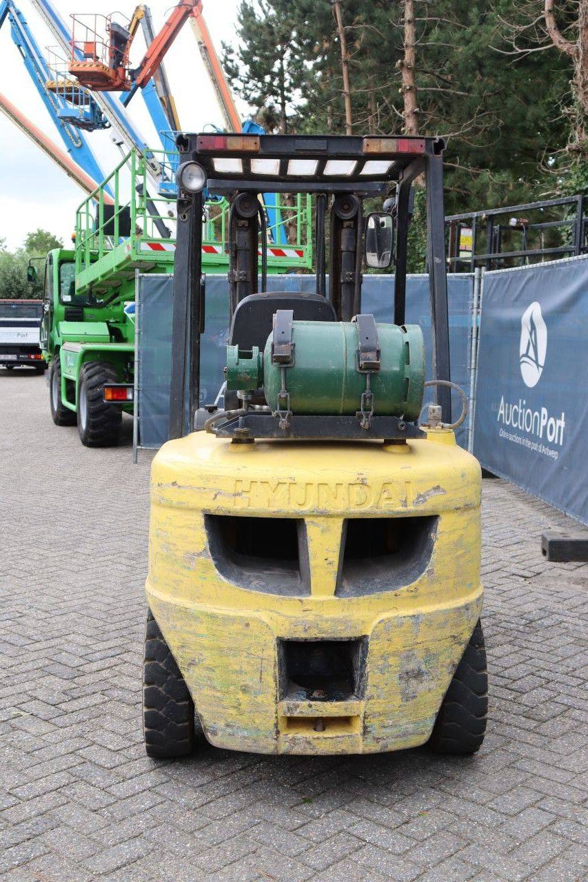 Forklift Hyundai 33L-7A LPG 3000kg 4.7m 2011