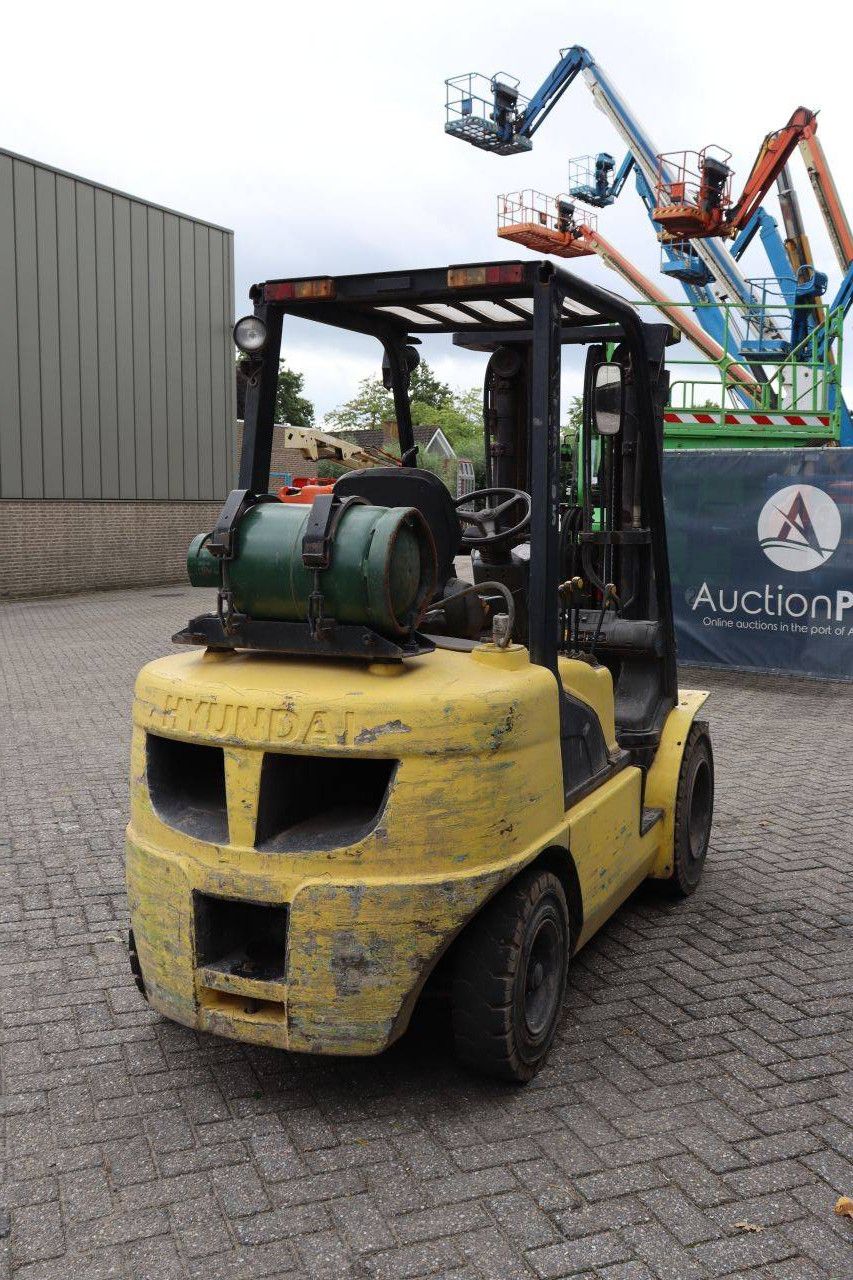 Forklift Hyundai 33L-7A LPG 3000kg 4.7m 2011