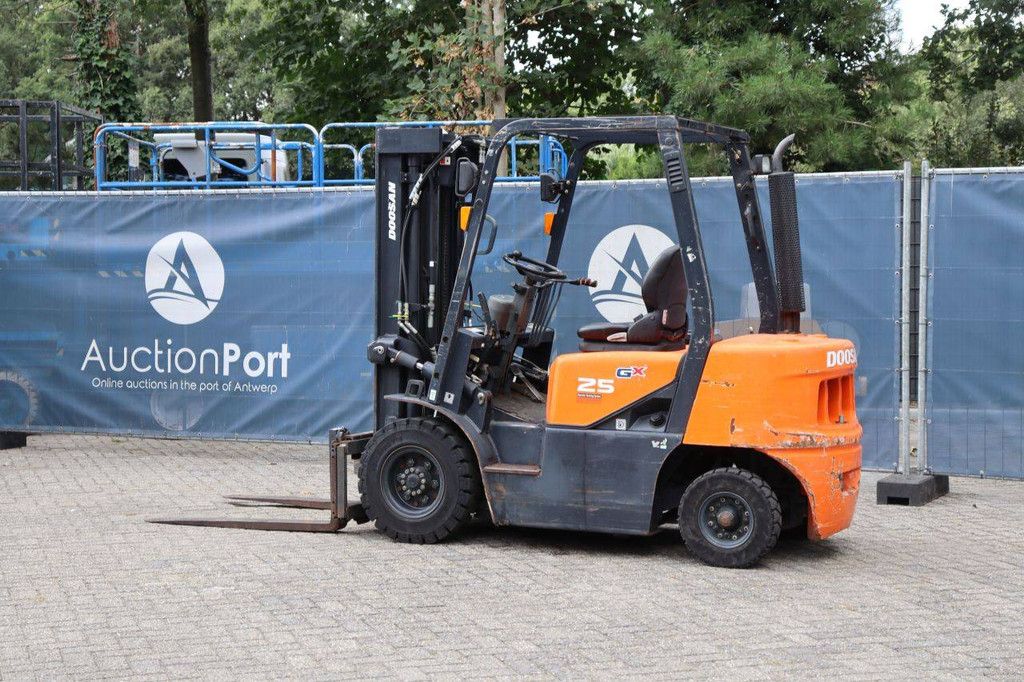 Gabelstapler Doosan D25G Diesel 2500kg 5,9m 2016