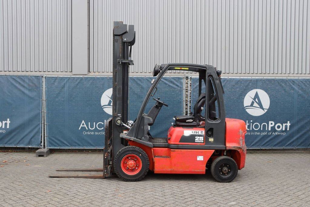 Heftruck Nissan FD02A25Q Diesel 2500kg 4.75m