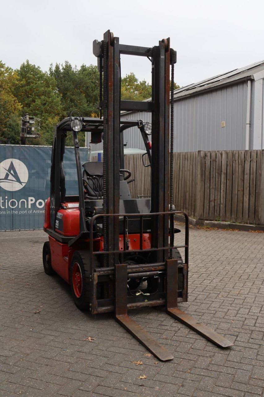 Heftruck Nissan FD02A25Q Diesel 2500kg 4.75m