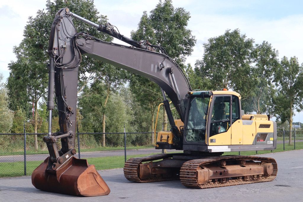 Volvo EC220D L | BUCKET | QUICK COUPLER | CENTRAL LUBE