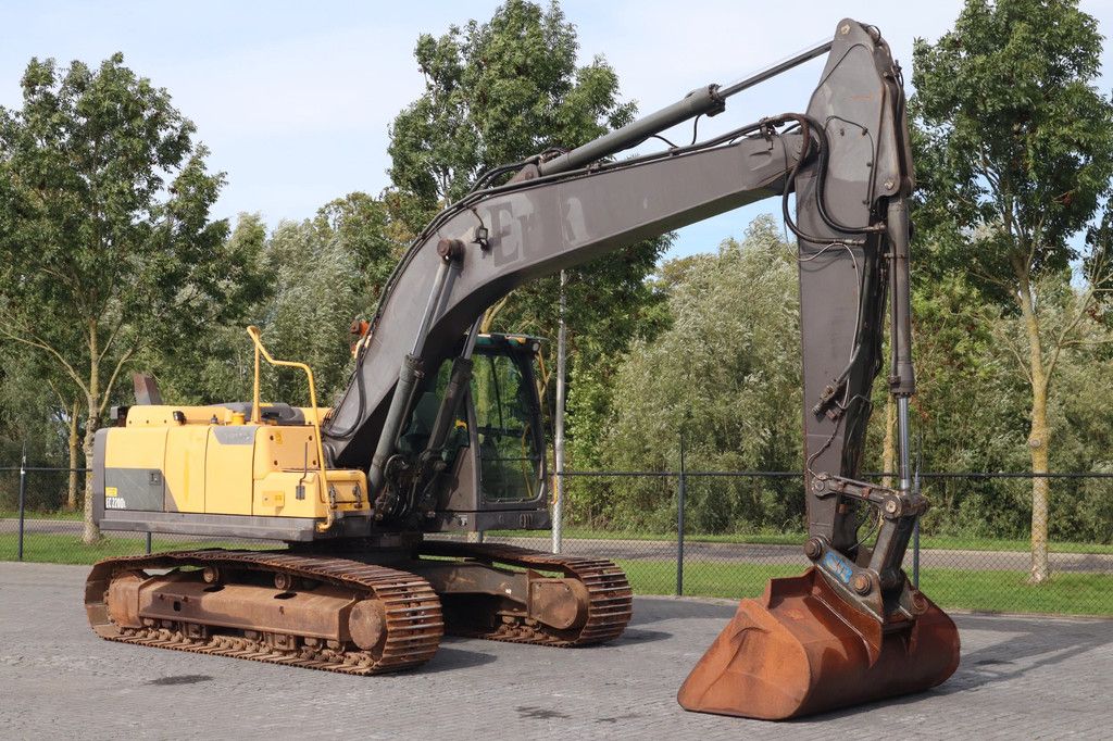 Volvo EC220D L | BUCKET | QUICK COUPLER | CENTRAL LUBE