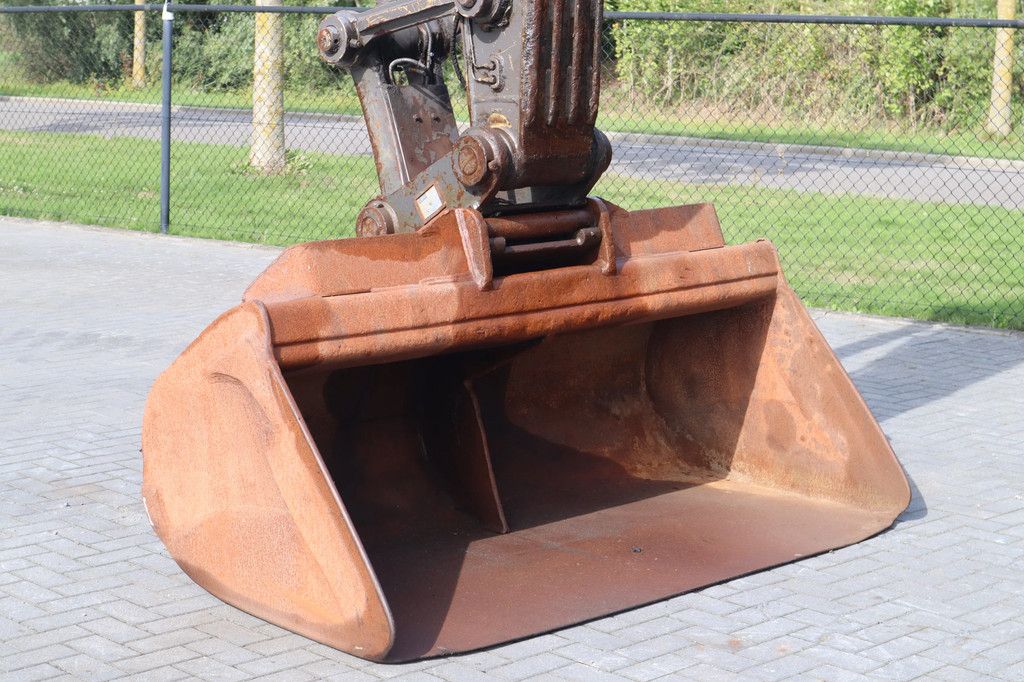 Volvo EC220D L | BUCKET | QUICK COUPLER | CENTRAL LUBE