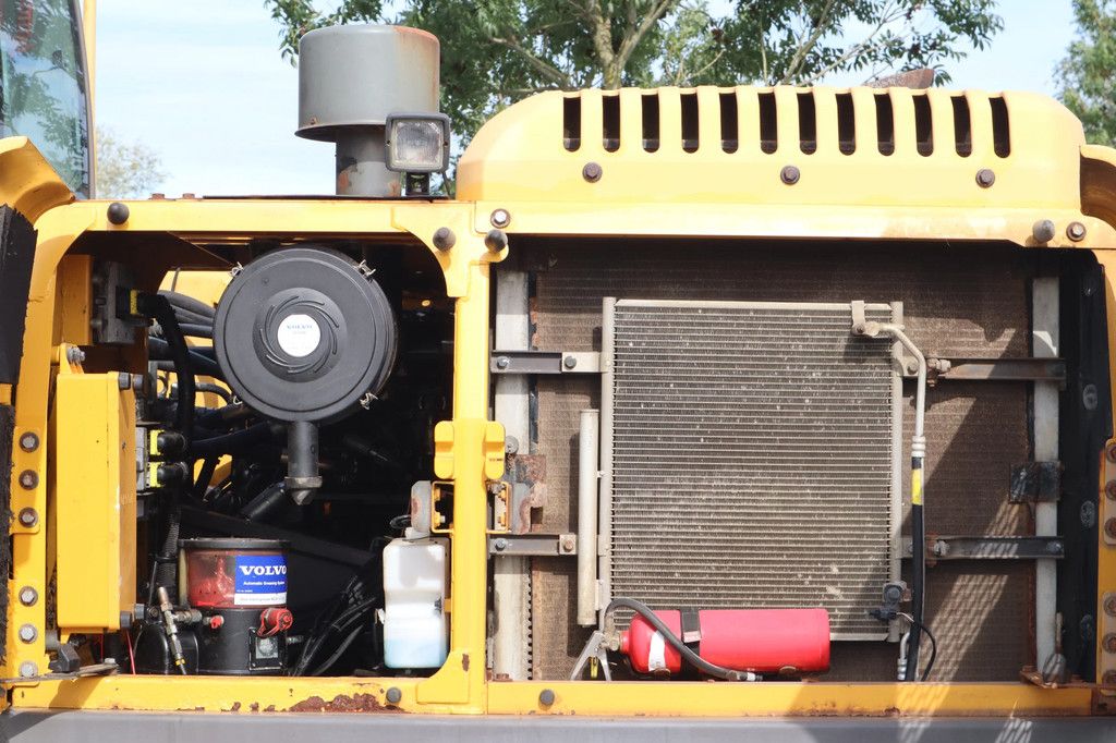 Volvo EC220D L | BUCKET | QUICK COUPLER | CENTRAL LUBE