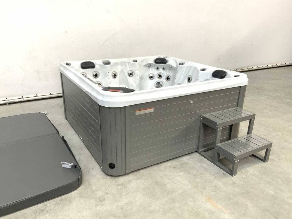 Jacuzzi London mit nordischer Isolierung, 5 Personen, Neu