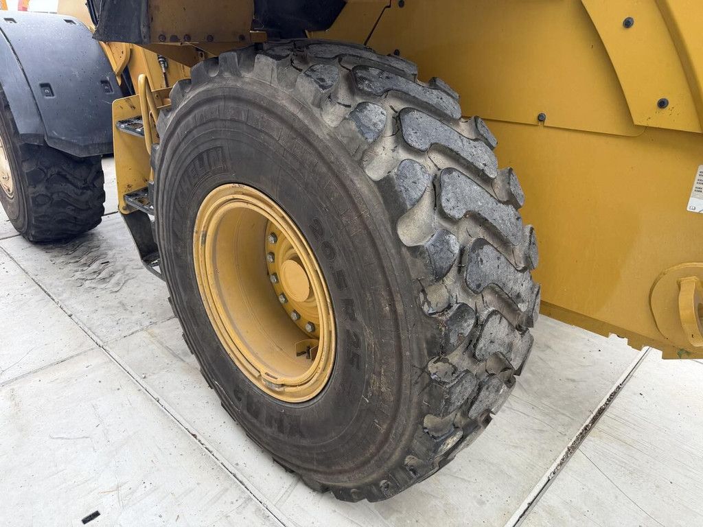 Caterpillar 938M wheel loader
