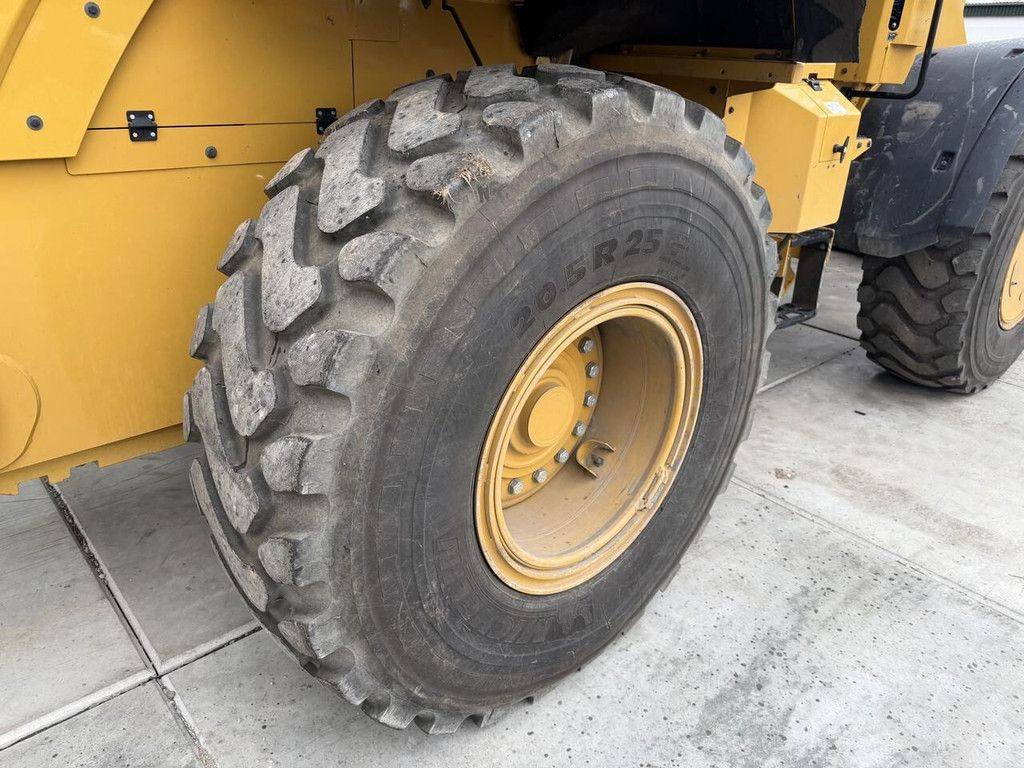 Caterpillar 938M wheel loader