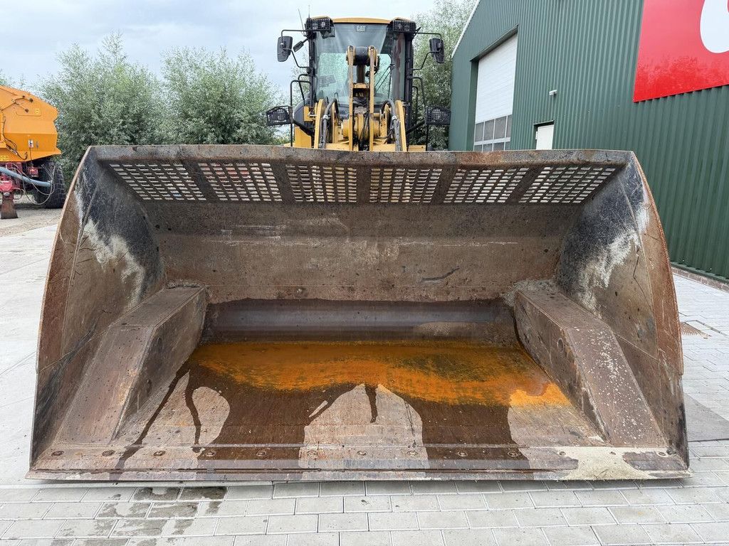 Caterpillar 938M wheel loader